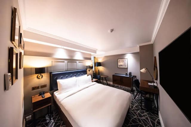 100 クイーンズゲートホテル ロンドン ケンジントン, キュリオコレクション by ヒルトン-Cosy Atrium-4