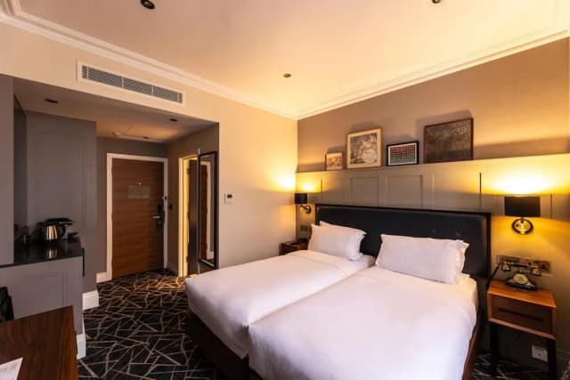 100 クイーンズゲートホテル ロンドン ケンジントン, キュリオコレクション by ヒルトン-Superior Twin-1