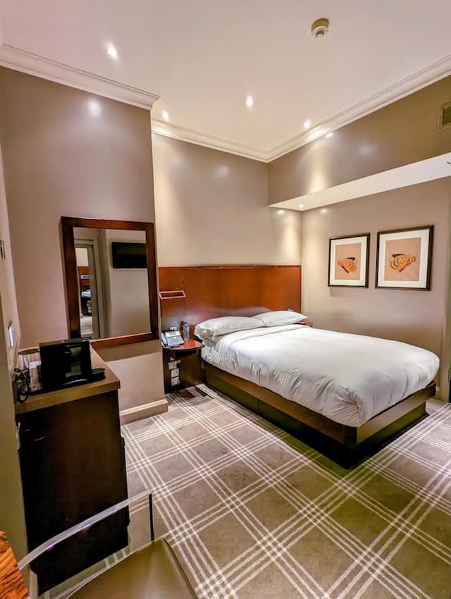 倫敦蘇塞克斯愛德華麗笙藍標酒店-標準客房-10