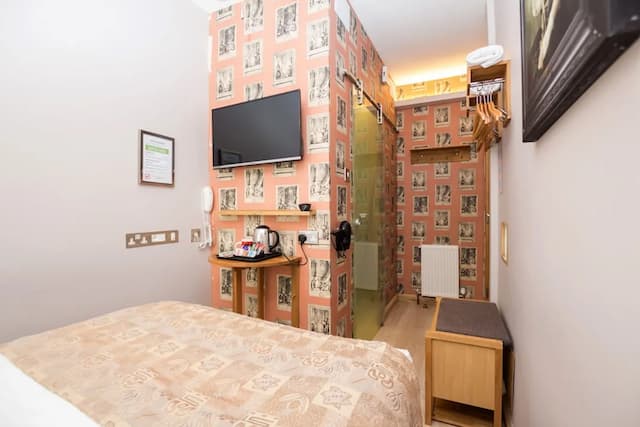 Arosfa Hotel London by Compass Hospitality-Basic Double Room-8