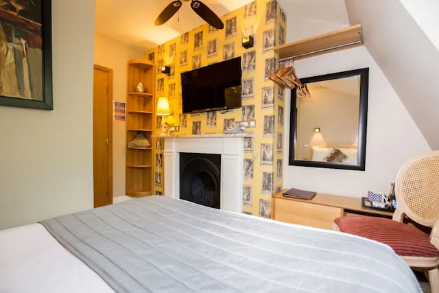 Arosfa Hotel London by Compass Hospitality-Basic Double Room-9