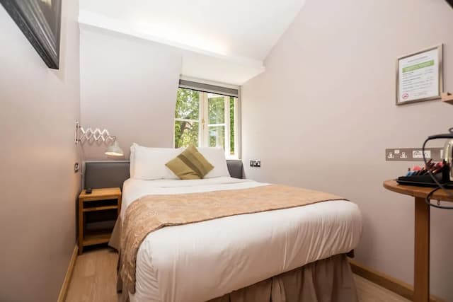 Arosfa Hotel London by Compass Hospitality-Basic Double Room-4