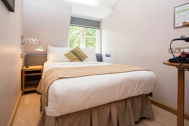 Arosfa Hotel London by Compass Hospitality-Basic Double Room-6