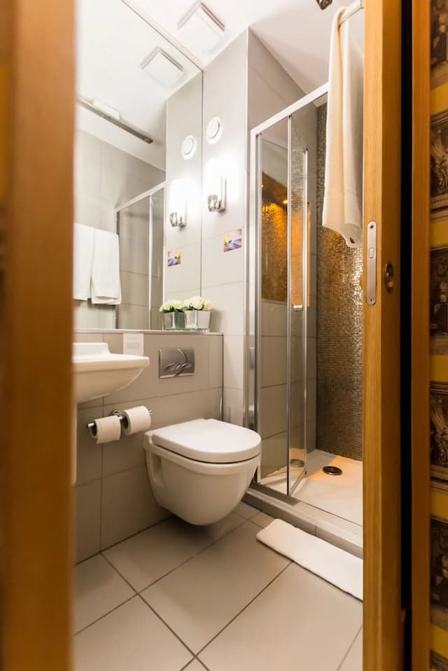 Arosfa Hotel London by Compass Hospitality-Basic Double Room-18