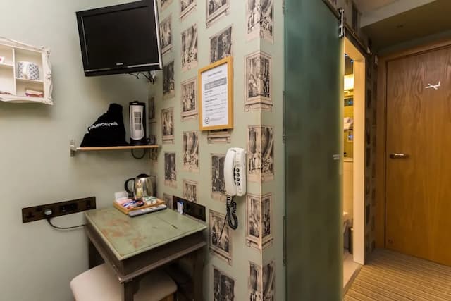 Arosfa Hotel London by Compass Hospitality-Basic Twin Room, 2 Twin Beds-7