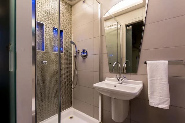 Arosfa Hotel London by Compass Hospitality-Basic Twin Room, 2 Twin Beds-13