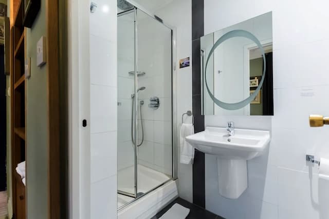 Arosfa Hotel London by Compass Hospitality-Family Room-18