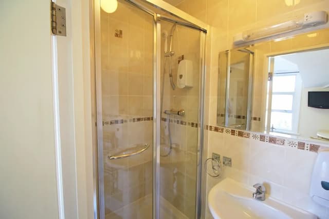 フレクシステイ アパートホテル トゥーティング-シングルルーム 専用バスルーム-8