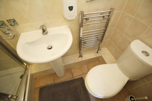 フレクシステイ アパートホテル トゥーティング-シングルルーム 専用バスルーム-9