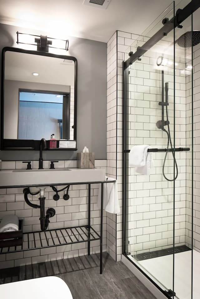 西雅圖市中心 MOXY 酒店-客房, 1 張特大雙人床 (Mobility Accessible, Tub)-15