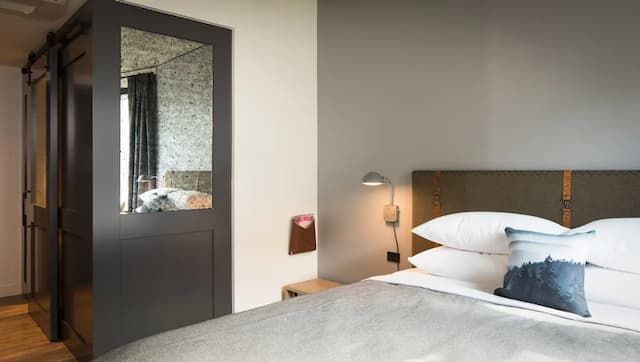 西雅圖市中心 MOXY 酒店-客房, 1 張特大雙人床 (Mobility Accessible, Tub)-5