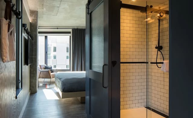 西雅圖市中心 MOXY 酒店-客房, 1 張特大雙人床 (Mobility Accessible, Tub)-2