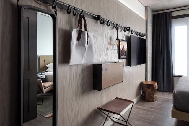 西雅圖市中心 MOXY 酒店-豪華客房, 1 張特大雙人床 (Hearing Accessible)-11