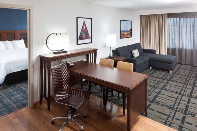 Embassy Suites by Hilton Anchorage-Suite, Multiple Beds, 2 Bathrooms-5