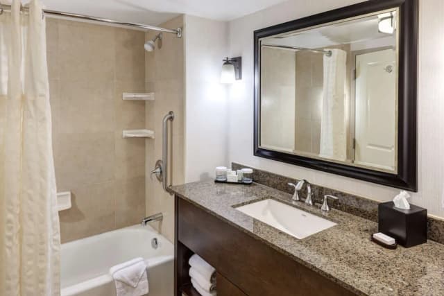 Embassy Suites by Hilton Anchorage-Suite, Multiple Beds, 2 Bathrooms-7