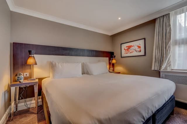 ダブルツリー バイ ヒルトン ロンドン - イーリング ホテル-デラックス ルーム キングベッド 1 台-4