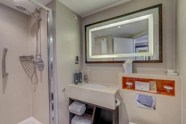 ダブルツリー バイ ヒルトン ロンドン - イーリング ホテル-デラックス ツインルーム-8