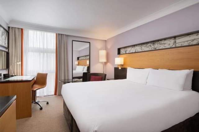 Hilton London Kensington-Deluxe Room, 1 Double Bed-4