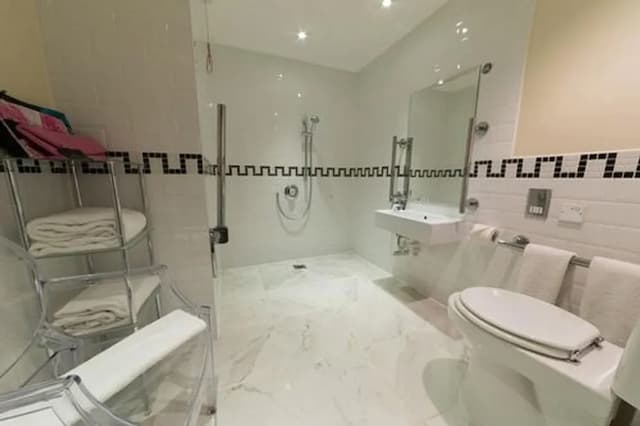 Karma Sanctum Soho-基础双人房-4