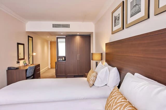 Thistle Trafalgar - Leicester Square-Standard Twin Room-3