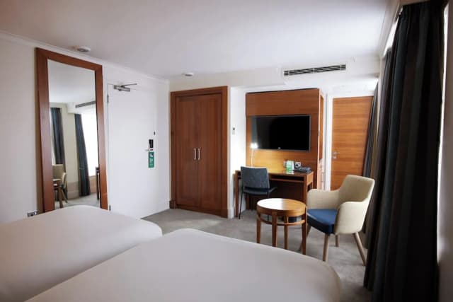 Thistle Trafalgar - Leicester Square-Deluxe Twin Room, 2 Twin Beds-3