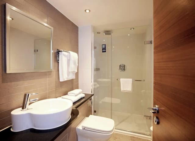 Thistle Trafalgar - Leicester Square-Deluxe Twin Room, 2 Twin Beds-7