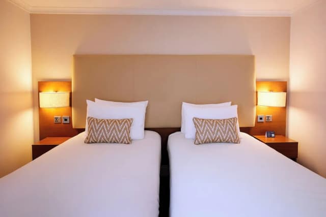 Thistle Trafalgar - Leicester Square-Deluxe Twin Room, 2 Twin Beds-4