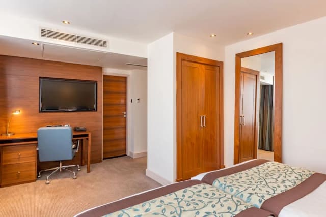 Thistle Trafalgar - Leicester Square-Deluxe Twin Room, 2 Twin Beds-2