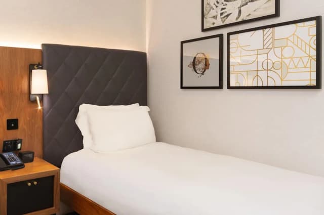 ヒルトン ロンドン オリンピア-プレミアム ルーム シングルベッド 1 台-3