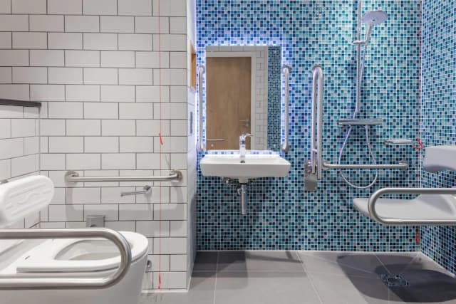 倫敦希斯路巴斯路假日酒店 (IHG 旗下酒店)-標準客房, 1 張加大雙人床-1