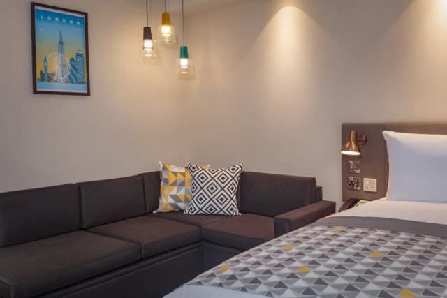 倫敦希斯路巴斯路假日酒店 (IHG 旗下酒店)-標準客房, 1 張加大雙人床-11