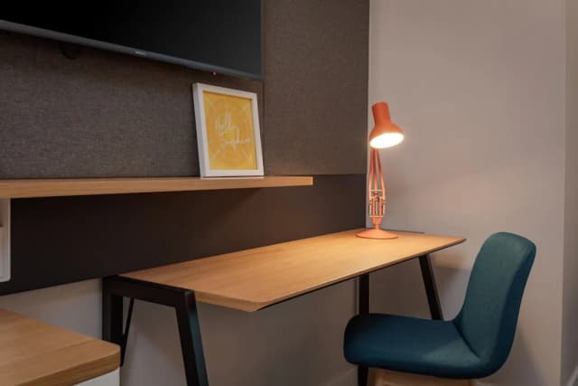 Holiday Inn London Heathrow - Bath Road by IHG-Family Room, 1 Queen Bed (Premium)-3