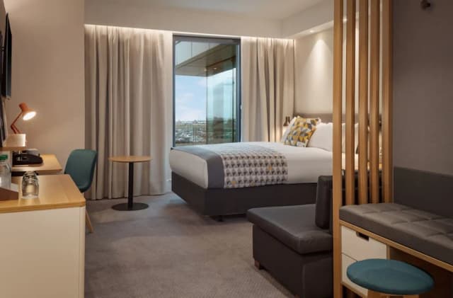 Holiday Inn London Heathrow - Bath Road by IHG-Family Room, 1 Queen Bed (Premium)-2