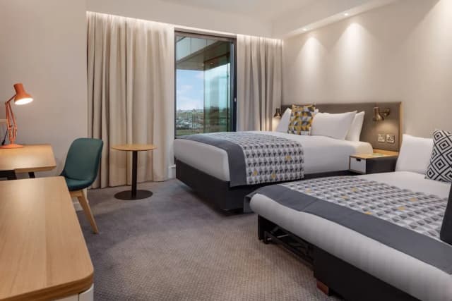Holiday Inn London Heathrow - Bath Road by IHG-Family Room, 1 Queen Bed (Premium)-8