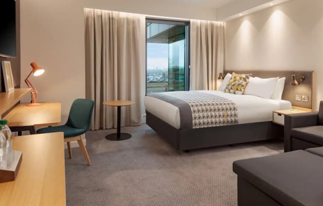 Holiday Inn London Heathrow - Bath Road by IHG-Family Room, 1 Queen Bed (Premium)-6