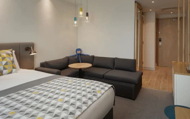 Holiday Inn London Heathrow - Bath Road by IHG-Family Room, 1 Queen Bed (Premium)-7