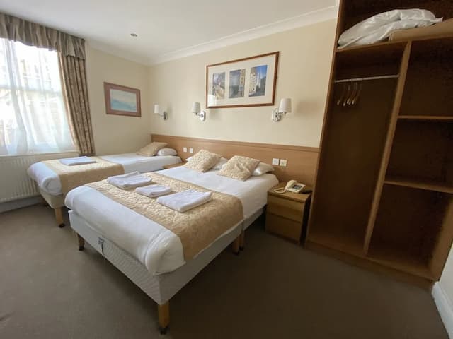 Belvedere Hotel-Triple Room-2