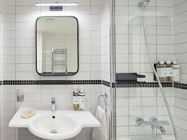 Numa London Bloomsbury-Standard Room-8