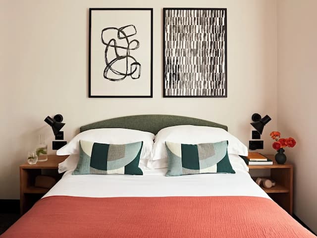 Numa London Bloomsbury-Small Room-1