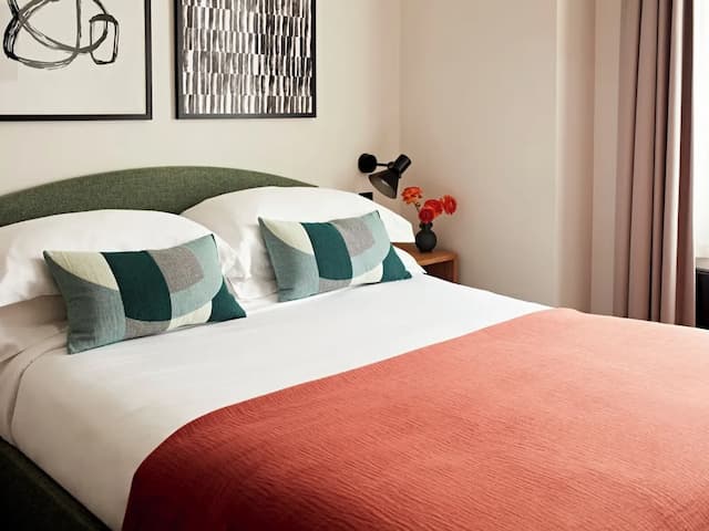 Numa London Bloomsbury-Small Room-2