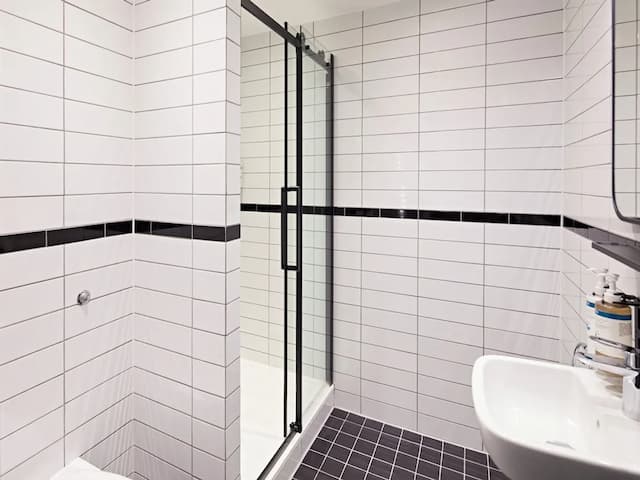 Numa London Bloomsbury-Small Room-5