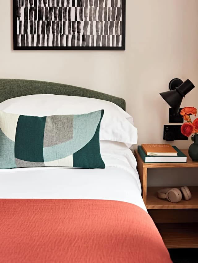 Numa London Bloomsbury-Small Room-4