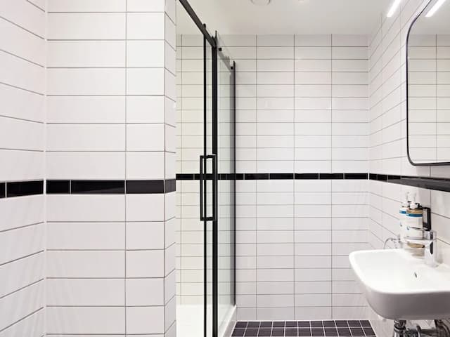 Numa London Bloomsbury-Small Room-6