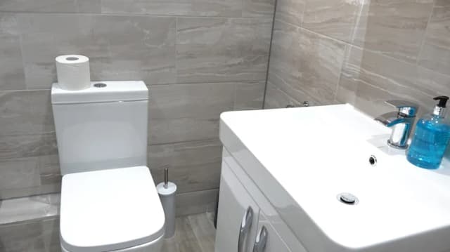 鄰近機場飯店-豪華三人房 (Room 3)-11