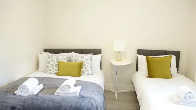 鄰近機場飯店-豪華三人房 (Room 3)-6