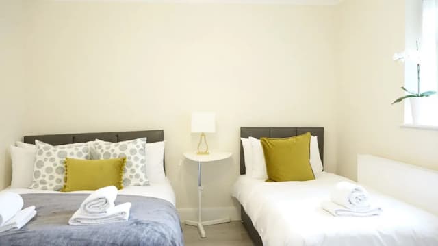 鄰近機場飯店-豪華三人房 (Room 3)-2