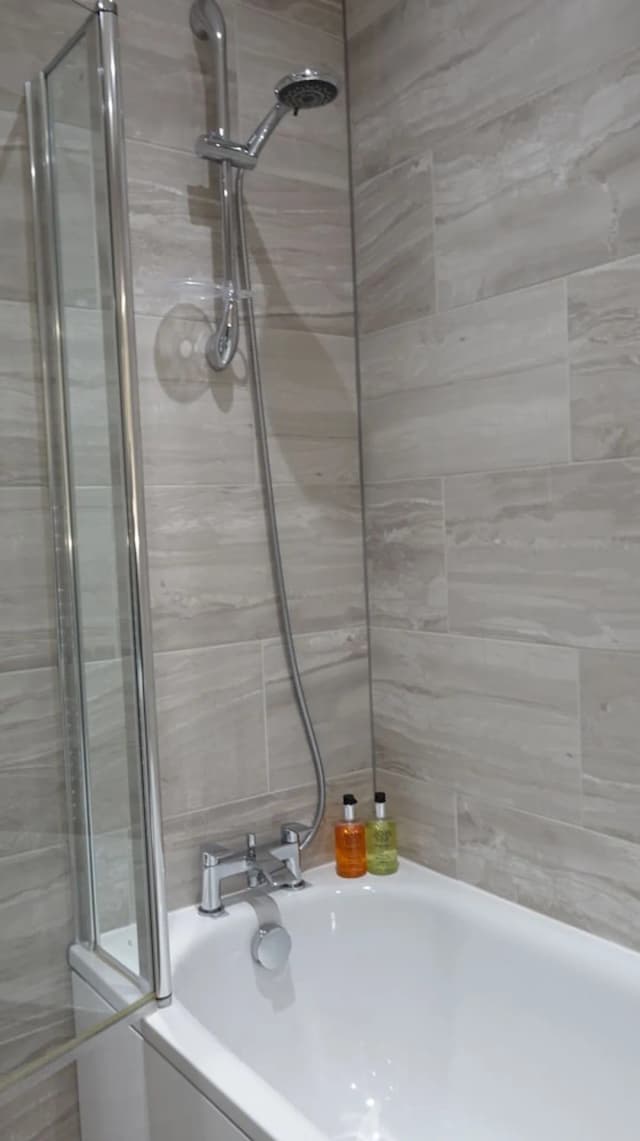 鄰近機場飯店-豪華三人房 (Room 3)-13