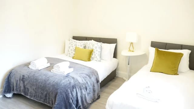 鄰近機場飯店-豪華三人房 (Room 3)-5