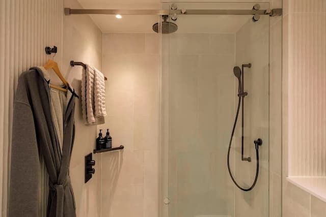 河岸濱傲途格精選酒店-客房, 1 張加大雙人床, 非吸煙房-9