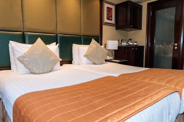 The Premier Notting Hill-华丽双床房-1